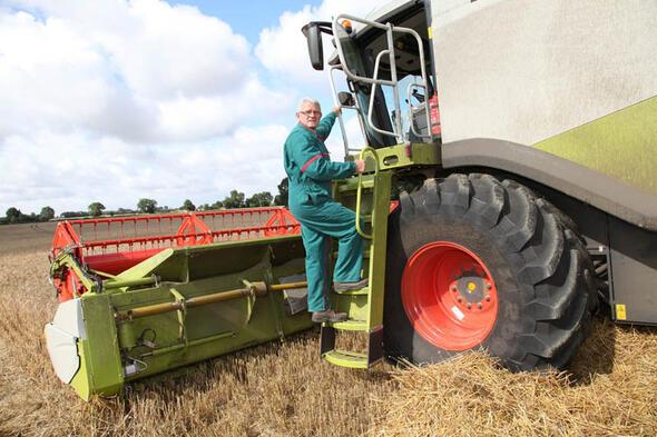 Endstriyel gelimeler, tarm konusunda yapay zeknn kullanm alannn gelimesi, robot denebilecek kadar akll traktrler ile etkilenecek mesleklerden.