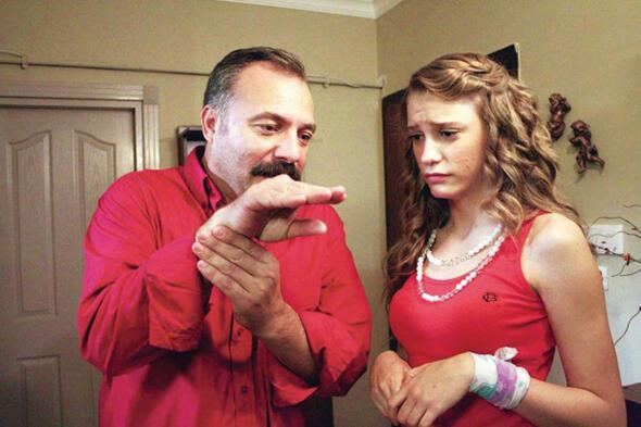 Adanal    <br>Oktay Kaynarca'nn baroln oynad dizide tand oumuz Serenay Sarkaya'y. O imdi Trkiye'nin en nl kadn oyuncularndan birisi... Dizide Sarkaya, Kaynarca'nn canlandrd karakterin kz rolndeydi.