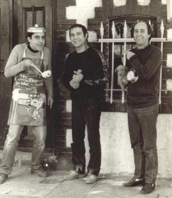 "zkan kepeye vurmu, gazetecilere byle poz verdiimiz gnler"