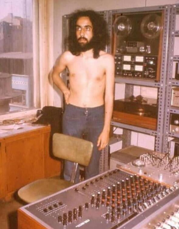 "Mixerimiz 10 kanal filan... Ah canm yazk aslnda dijital kaytla bandn sesi ok bakadr ama o zamanlar yanl alarsan batan kaydediliyordu imdi sadece o ksm dzeltiyorsun ne gzel"