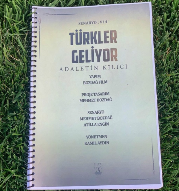 'Dirili Erturul' dizisiyle byk baar kazanan Bozda Film'in ekecei 'Trkler Geliyor: Adaletin Klc' filminin senaryosunu paylaan Mehmet Bozda, "Yeni filmimiz... Sefer bizden zafer Allah&#8217;tan!" diyerek start verdi.