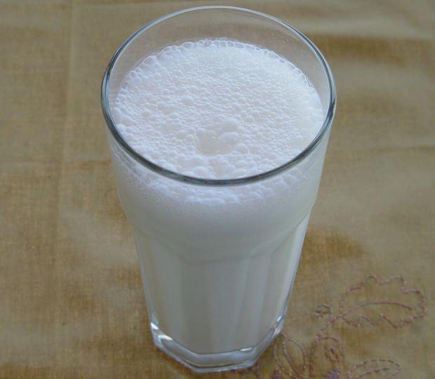 AYRAN VEYA YOURT    Tam yal yourt veya ayran mide asidinin orann drr. Mideyi rahatlatarak yemek yerken yaanan arlar azaltr. Uzmanlar zellikle yemekle beraber yourt tketilmesini tavsiye eder.