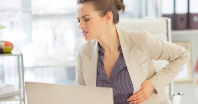 MDE EKMES NEDEN OLUR?    - Ar yemek yiyerek mide duvarn geniletmek    - Dzensiz ve ar yal beslenme    - Stres, depresyon ve znt    - Kt alkanlklar    - Yemei inemeden yutmak    - Gluten ve laktoz     - Antibiyotik ilalarn yan etkiler