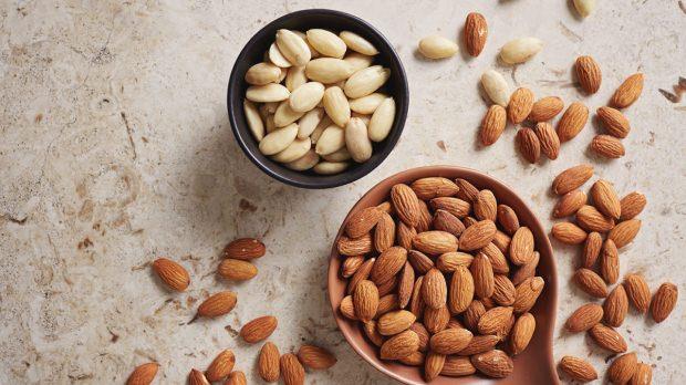 BADEM    Sindirimde etkili olan badem mide ekimesine de iyi gelir. Bademi ezerek tketin.