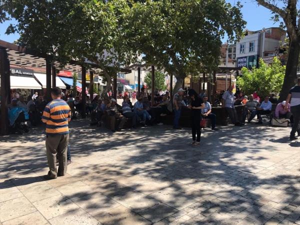 "Can kayb yok, ufak yaralanmalar var'': NTV'ye konuan Bozkurt Belediye Bakan Birsen elik, "Can kayb yok, ufak yaralanmalar var. ken evlerin altnda kalanlar oldu" diye konutu.
