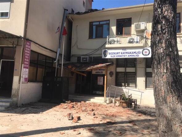 Denizli'de bugn saat 14.19'da 6 byklnde iddetli bir deprem meydana geldi.