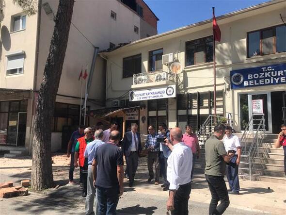 Deprem byk panie neden olurken, AFAD Denizli l Mdr can kaybnn olmadn syledi.