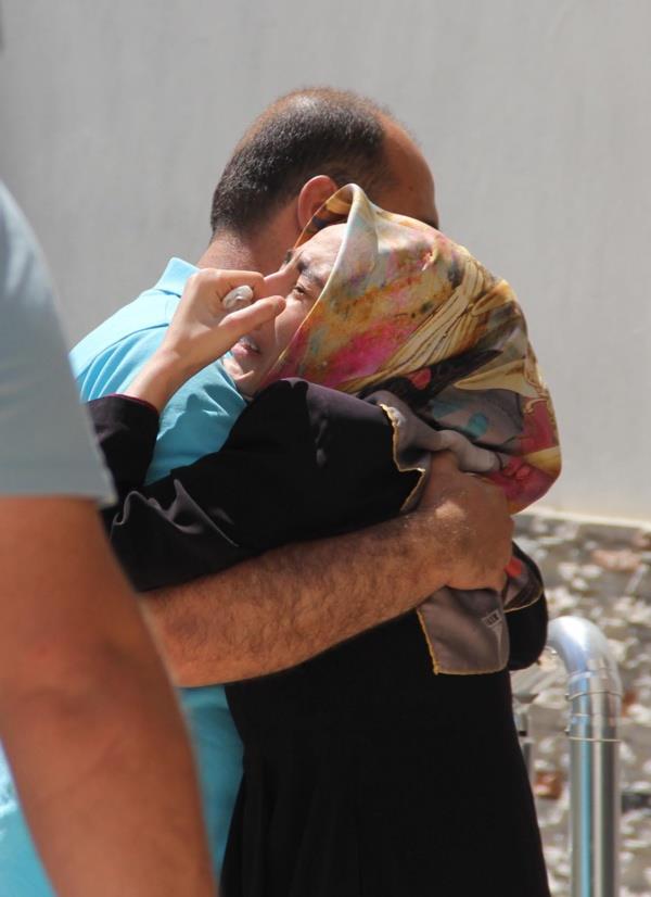 Cinnet geirdi, dehet sat  Bunun zerine cinnet getiren Muhammed Erdal Doan, evde bulunan tabanca ile yllardr annesi olarak bildii yengesi fakat Doan'a 5 el ate etti. Ardndan kendi bana tabanca dayayan Muhammed Erdal Doan, yaamna son verdi.