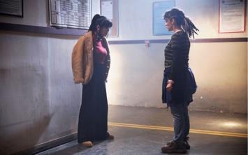 Avlu dizisinin usta oyuncusu Nursel Kse, son verdii rportajda "Sokakta etrafm evirip, tkrp, tartakladlar" diyerek Almanya'da urad saldry anlatt.