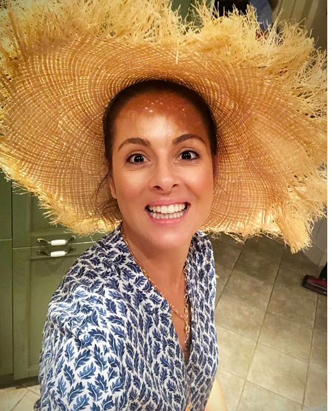 Show TV ekranlarnn en ok izlenen elenceli yapmlarndan biri olan Gldr Gldr Show'un baarl oyuncularndan biri olan Doa Rutkay'n takipisine verdii ayar gnn konusu oldu.