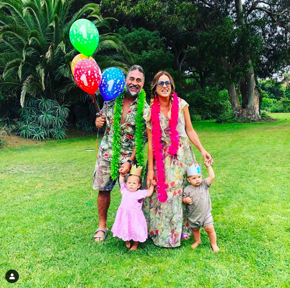 Bu tepkili yorum sonrasnda takipisine ince ince ayarlar vermeyi ihmal etmeyen baarl oyuncu   <BR>   &#8220;Size gereken cevab 7 sezondur canla bala altmz iimizin en nemli paras olan &#8220;seyircilerimiz &#8220; gereken cevab vermi. Gerisi iyilik salk. zlemeyin dert etmeyin sevgiyle.&#8221; diyerek ayar verdi.