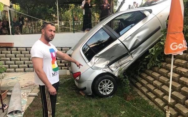 Kazay grenlerin haber vermesi zerine olay yerine polis, itfaiye ve acil salk ekipleri geldi.