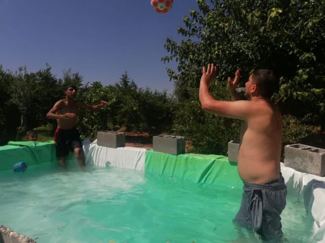 ocuklar yzdke ben mutlu oluyorum" dedi.