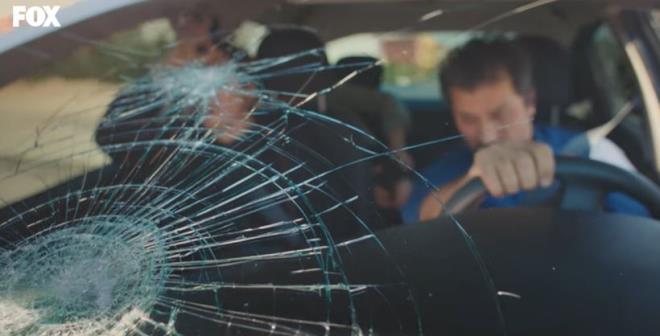 Kimi izleyiciler Sarp&#8217;n kimisi ise Arif&#8217;in dizide artk yerinin olmadn belirten yorumlarda bulunmakta.    Dizinin senaryosuna ynelik de eletiriler yeniden gndeme geldi. ok ar ilerleyen 2. sezondan sonra izleyiciler 3. sezonun daha akc olmasn bekliyor.    Feyyaz Duman&#8217;n diziden ayrlmasn isteyenler ounlukta gzkyor. Ancak farkl bir durum var.Kimi izleyici Sarp&#8217;a rakip olduunu iin Arif&#8217;in ayrlmasn talep ediyor.    Ancak kimi izleyiciler ise Feyyaz Duman iin diziyi takip ettiinde &#8220;Umarm Feyyaz ayrlr da biz de u lanet diziden kurtuluruz&#8221; diyerek diziyi aslnda Arif karakteri iin izlediklerini belirtiyor.    Bahar karakterinin lmeyecei dnlr ise bir de Bennu Yldrmlar&#8217;n canlandrd Hatice karakteri var. ayet Hatice karakteri diziye veda eder ise bu denklemde ok da bir ey deitirmeyecek.    Anlalan Kadn dizisi 3.sezonu ncesi ortalk bu fla ayrlk nedeniyle bir hayli karacak.