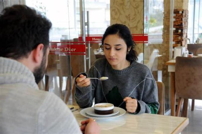 Eiyle birlikte deneme yanlma yntemiyle stl tatl zerine younlaan ifti, kendine has st tatls reterek mterilerine sunmaya balad.