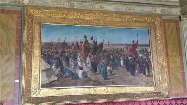 Milli Saraylar daresi Bakanl'na bal Dolmabahe Saray, Osmanl imparatorluu dneminde ilk resim koleksiyonu almalarna ev sahiplii yapyor. Resim koleksiyonunun en nemli paras, 14 metrekarelik boyutuyla sarayn en byk tablosu olan &#8216;Srre Alay&#8217;dr.