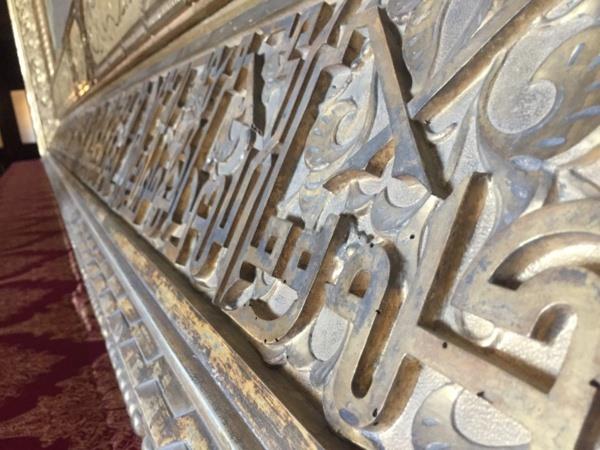 Sarayda bulunan odann restorasyon almalar bittiinde tablonun yeniden ziyaretileri ile bulumas bekleniyor. Tabloyu ok daha gsterili klan ise altn varak erevesi.