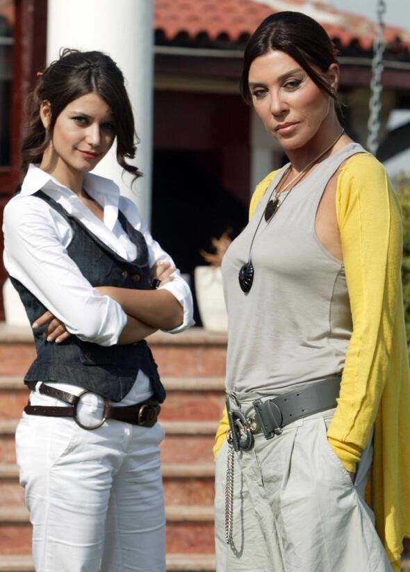 &#8216;Grelim&#8217; diye anlayoruz ama ilerin younluundan dolay bir trl ayarlayamyoruz. Bir dost olarak her zaman Beren&#8217;in yanndaym, bir annesi bir ablas gibi&#8230;