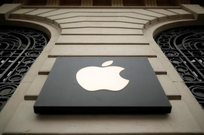 ABD merkezli teknoloji irketi Apple, geen haftalarda baz mterilerine sunduu yeni kredi kart Apple Card&#8217; Sal gn ABD&#8217;deki btn Apple kullanclarnn hizmetine sundu.    Apple bu rnnn nasl korunmas gerekriine dair bir paylamda bulundu. Sz konusu paylamda kullanclara Apple Card'n dier kredi kartlar ile temas etmemesi nerisinde bulunuldu.