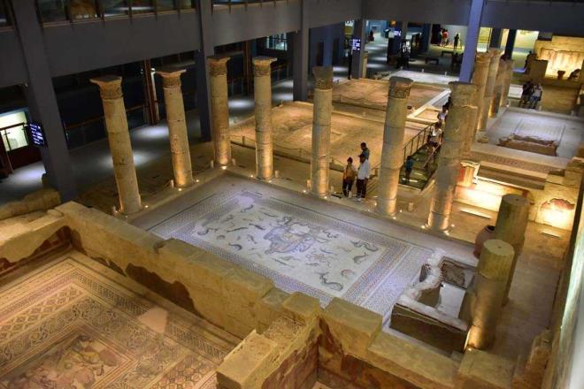 Gneydou Anadolu Blgesi'nde eyll itibaryla havalarn serinlemesiyle turizm younluunun ve Zeugma Mozaik Mzesi'ne ynelik ziyaretlerin daha da artmas bekleniyor.