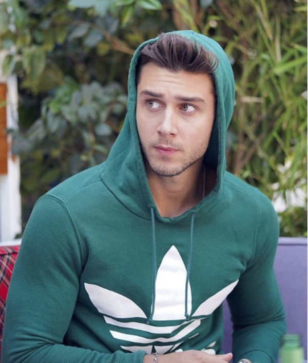 Gen oyuncu son olarak Vuslat dizisinin kadrosuna katlmtr.