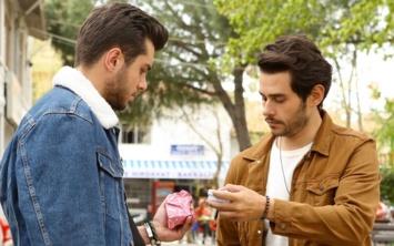 TRT 1'de yeni sezonu bomba gibi balayan Kalk Gidelim dizisinin sevilen bir oyuncusu, ayn kanalda yaynlanan Vuslat dizisine dahil oldu.