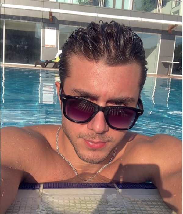 Best Model birinciliiyle hayat deien Yaran, Kalk Gidelim dizisinde oyunculuk yapmtr.