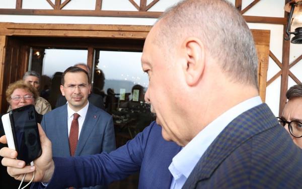 ileri Bakan Sleyman Soylu'nun da elik ettii konuma sonunda Erdoan, Akar ile Krte vedalat.