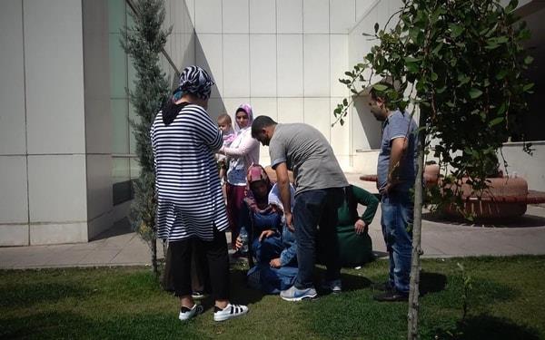 STANBUL Sultangazi&#8217;de getiimiz gnlerde yaanan dehet verici olayda; iki grup arasnda, iddiaya gre, &#8216;yol verme&#8217; meselesinden kavga kt.