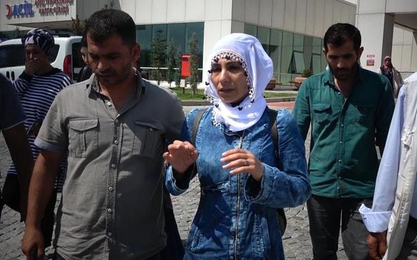 Yere ylan kk kz yanndaki akrabalar hastaneye gtrd.