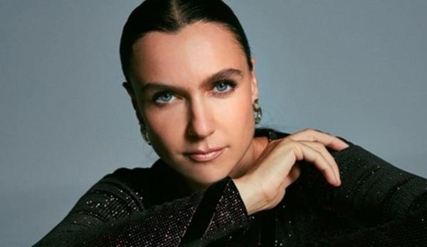 bir ok eyi yiyemediini ve immnoterapi tedavisi grdn bu nedenle de kendisini daha salkl  hissettiini syledi. am unlar syledi:  Ben &#8216;mmnoterapi&#8217; tedavisi alyorum. Alerji testi yapld. Zaten bir sr eyi yemem yasakland. St ve st rnleri, et ve tavuk yemiyorum. Gluten alerjimden dolay ekmek de yemiyorum.Her eidi olmamakla beraber ok nadir balk yerim. Sebze ve bakliyat arlkl besleniyorum. Kaju peyniri yapyorum. Bir yandan vitaminlerimi de alyorum. ok daha salkl hissediyorum kendimi.