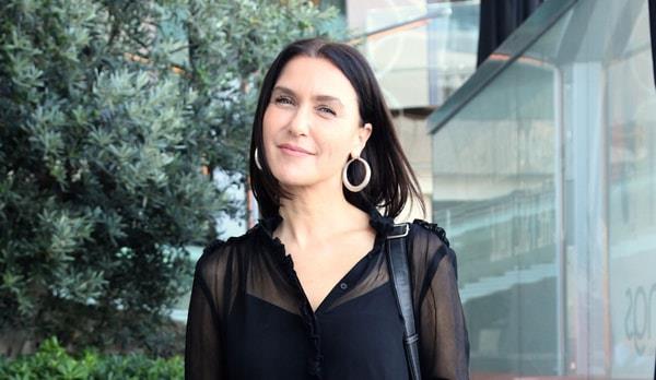 Immnoterapi, alerjiye sebep olan esas nedenleri ortadan kaldrmay hedefler ve hastaln doal seyrini deitirir. Immnoterapinin alma prensibi, hastaya belirli bir alerjenden belirli aralklarda vererek, vcudun bu alerjene kar baklk tepkisini tetikleyip sonunda hastann bu alerjene kar immnotolerans oluturmasn salamaya dayanr. mmnotolerans, alerjene maruz kalma durumunda ortaya kan semptomlarn azalmas ya da ortadan kalkmas anlamna gelir. Bu tarz bir hastalk modifikasyonu, yalnzca alerji immnoterapisi ile gerekletirilebilir.