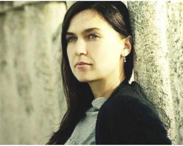 Sanat mzii eserleriyle balad konserinde Trkiye&#8217;nin drt bir yanndan arklar seslendiren Sam&#8217;a sahnede Defjen adl def topluluu ile Yoroz horon ekibi de elik etmiti.