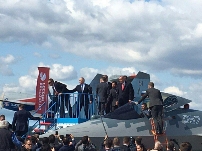 Komsomolskaya Pravda muhabiri Dmitriy Smirnov'un aktardna gre Erdoan, "bir Su-57 uann kokpitine gz gezdiren ve sava uan inceleyen ilk yabanc lider oldu."