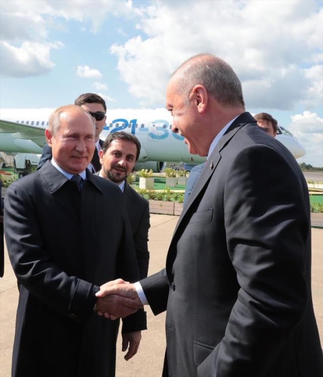 ki lider daha sonra fuaron alnda konuma yapt.