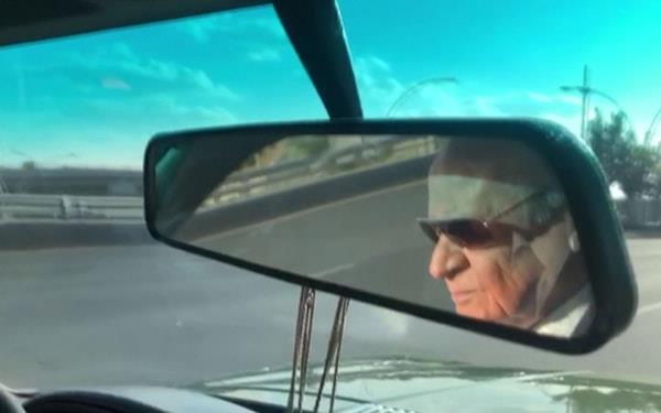 Klasik otomobillere olan tutkusuyla bilinen MHP Genel Bakan Devlet Baheli'nin 1977 model eski otomobiliyle Ankara sokaklarnda turlarken ekilen videosu, sosyal medya hesaplarndan paylald.