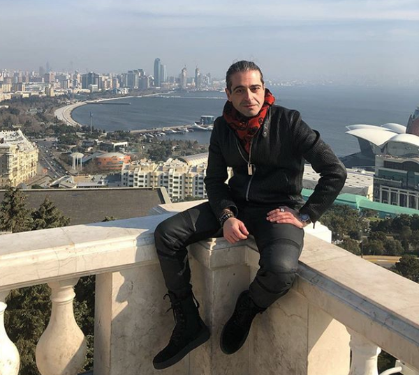 TED Ankara kolejinde okuduktan sonra Orta Dou Teknik niversitesi Sosyoloji Blm&#8217;nden mezun oldu. Ancak o dnemlerden itibaren mutfaa merakl olan Hazer Amani, Gney Afrika&#8217;da Cordon Bleu&#8217;ya gitti ve 3 yl alk eitimi ald.