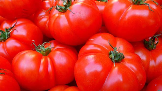 Domates, solanin ieren nighthade bitki grubuna aittir. Solanin, iltihaplanma ve ikinlie neden olduu bilinmektedir. Bu sebeple yemek mennzden domatesleri karmay ihmal etmeyin.