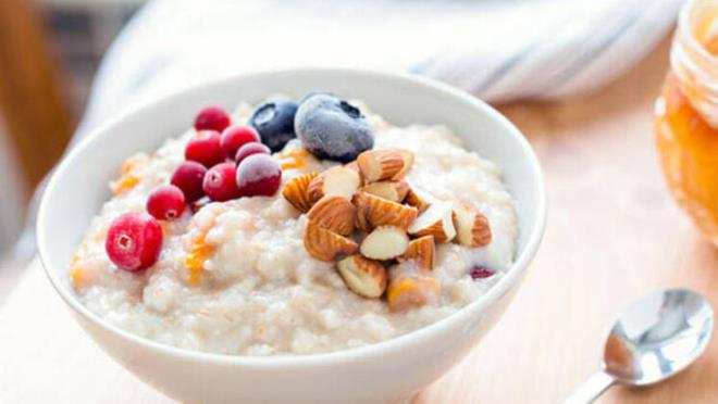 Gz torbalarn azaltmak iin kahvaltda yulaf lapas tketmeye balayabilirsiniz. Yulaf lif bakmndan zengindir ve barsak hareketlerini kolaylatrr, bylece ilii azaltr.