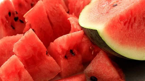 3- yi karpuz seebilenler  <br>    Genellikle erkeklerde 30&#8217;lu yalarn ortalarna doru beliren bu zellik, mevsimsel sper kahramanlktr.    Yaz aylarnda ovunu yapan bu ekip, k aylarnda kendini mandalinaya, portakala vurur ama hibir ey karpuzun yerini tutamaz ki...      En byk rakipleri 'iyi kavun seebilenler'dir ama aralarnda tatl bir rekabet sz konusu olup birbirlerinin alanlarna pek girmezler.