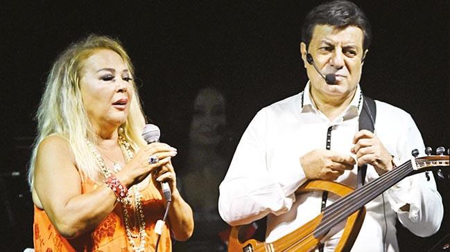 Sabah, kendisini dinlemeye gelen Safiye Soyman&#8217;dan vg dolu szlerle bahsederken yeni nesil popular ise eletirdi.