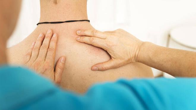 Beyin ve Sinir Cerrahisi Uzman Prof.Dr. zgr zdemir, omurgann saa veya sola eilmesi ile ortaya kan skolyozun, doumsal olabildii gibi sonradan da geliebileceini syledi.