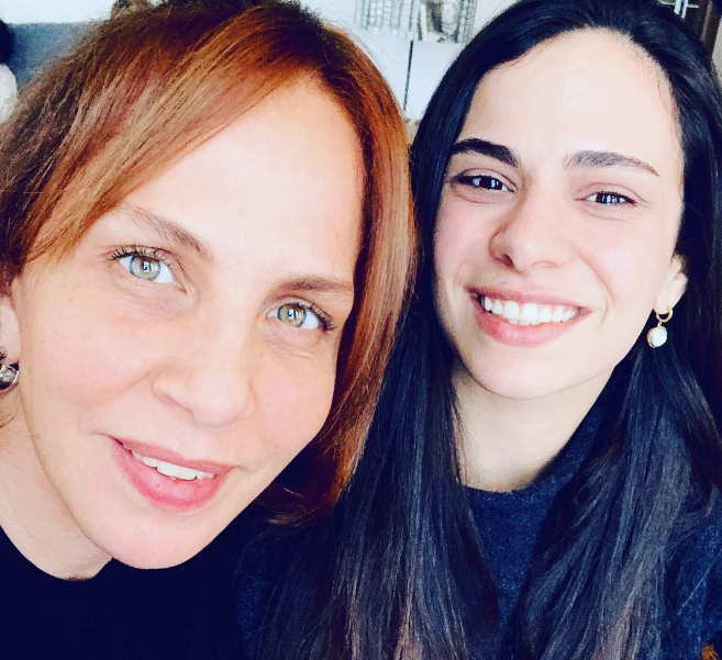 Annem piman oldu: Konumasnda ailesinden de bahseden nl sanat, "Rahmetli babam avukatt. ok hak ve hukukla bydm. Annem de bir sanatyd. Resim yapard. Babama ak olunca okulunu brakm, fakat ok da pimandr. Beni inandm, bildiim ve ben olan her ey konusunda beni zgr braktlar." diye konutu.