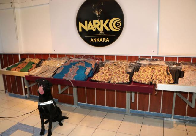 Operasyonda toplamda 33 kilo 550 gram baz morfin ile 12 kilo 650 gram metamfetamin ele geirilirken, emniyetteki ilemlerinin ardndan adliyeye sevk edilen 2 kii, karld mahkemece tutukland.