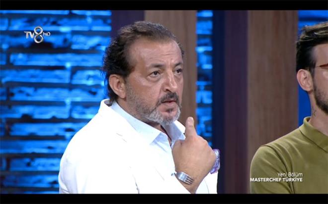 Mehmet ef ldrd : Sen bir gzmn iine bak!<br>  Mehmet Yalnkaya'y eleme gecesinde ldrtan ise Mustafa oldu. Eleme adayn seerken Onur iin 'Ben ef olarak yemeini kabul etmezdim' deyince stdyoda buz gibi bir hava esti. Mehmet ef, "Bir dakika... Bir dakika... Sen benim gzlerime bir bak bakaym. Sen haddini bileceksin, burada bir yarmacsn. Gzlerimin iine bak! Siz yarmacsnz biz jriyiz. Biz burda neye ve nelere bakacamz idrak edeceimiz iin burda jriyiz. Herkes iine baksn" dedi.