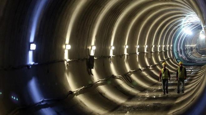 Ortak gelitirilen proje u&#776;c&#807; aamada yrtlyor. Birinci aamada, gelitirilen yazlmlarn simlasyon ortamnda test edilmesi hedefleniyor. kinci aamada, SIL-4 gvenlik seviyesinde gelitirilecek donanmlar zerinde yazlmlarn test edilmesi planlanyor. nc aamada ise gelitirilen sistemlerin gerek donanm ve yazlmlarla 2 metro tren seti zerinde dorulanmas yaplarak projenin tamamlanmas hedefleniyor.