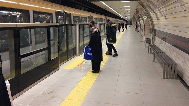 stanbul metro hatlarnda deiik tiplerde aralar ve sinyalizasyon sistemleri bulunuyor. Bu farkllklar iletme esnasnda baz skntlar oluturuyor. Uyumsuz yedek paralar, stok maliyetinin, tedarik srelerinin ve tecrbeli personel saysnn artmasna neden oluyor. Bu sorunun zmnde stanbul metrolarnda standartlatrmaya gidilmesi byk nem tayor.