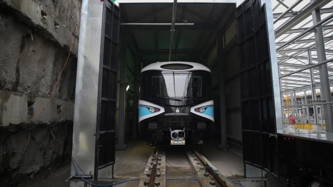 ASELSAN proje teknik yneticisi olarak sistem mhendislii faaliyetlerini yrtyor. irket, bu kapsamda Ara st Tren Kontrol ve Koruma Sistemi zerinde alyor. Metro I&#775;stanbul AS&#807;, Trafik Kontrol Merkezinin gelitirilmesinden sorumlu olan irket olarak yer alyor. Hat Boyu Tren Kontrol Sistemi'nin gelitirilmesinde TU&#776;BI&#775;TAK BI&#775;LGEM ile almalar yaplyor.