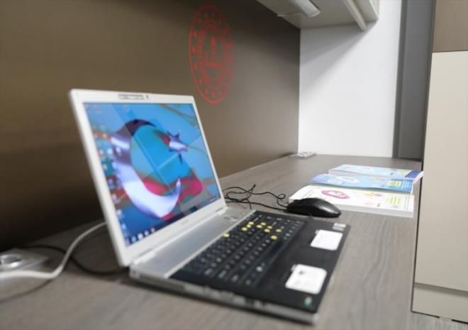 Cep telefonu, bilgisayar, tablet gibi bireysel elektronik cihazlarn arj edilebilmesi iin her dolapta 2 usb girili priz sistemi...