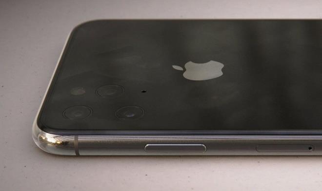 Gelien teknoloji ile beraber telefon reticileri, arka kamera iin daha byk bir alana ihtiya duyuyor. Bununla beraber kameralar, kntl bir tasarma sahip oluyor. Bu sebeple kamera knts iermeyen bir telefon en azndan gnmzde pek mmkn gzkmese de 2020 ylnda tantlacak iPhone'da bu tasarma sahip bir modelle karlaabiliriz.